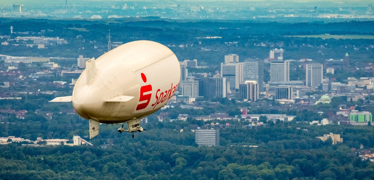 Vom Flugplatz Essen-Mülheim nach Erfurt: Luftschiff „Theo“ über Essen. 