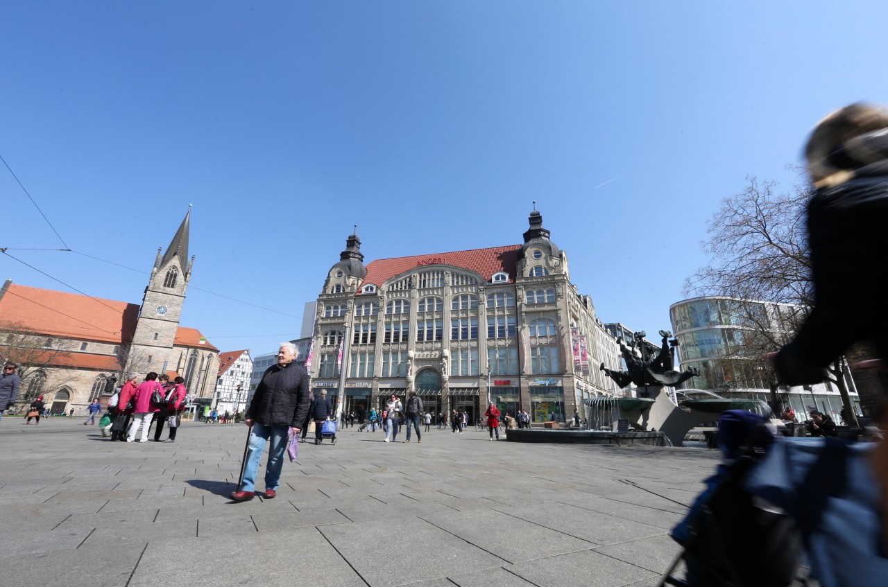 Der Tatort: Auf dem Anger in Erfurt schlug der Schirm-Rüpel zu.