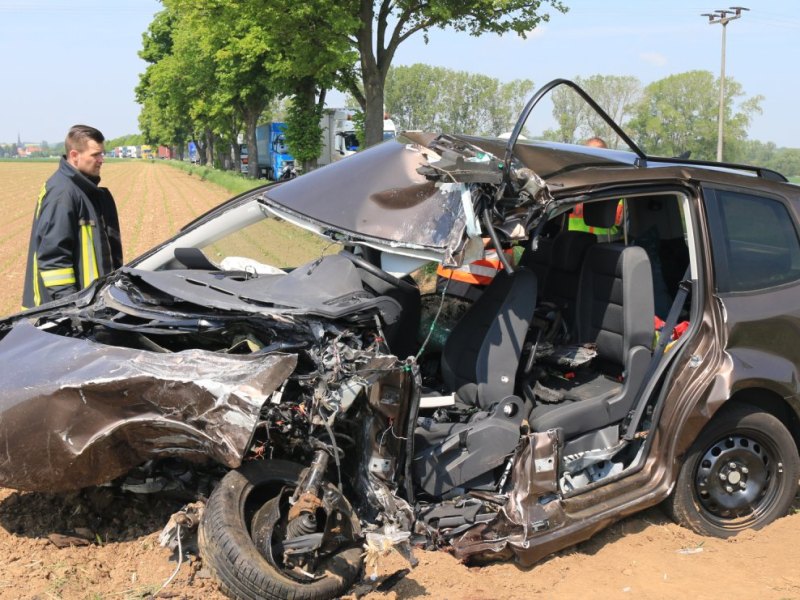 Auto kracht gegen Baum - Toter bei Unfall im Kreis Gotha