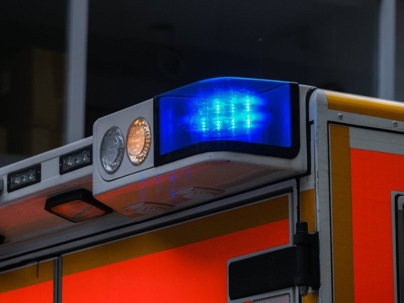 Bad Salzungen Achtjähriger läuft auf die Straße Polizei Krankenwagen Blaulicht Unfall