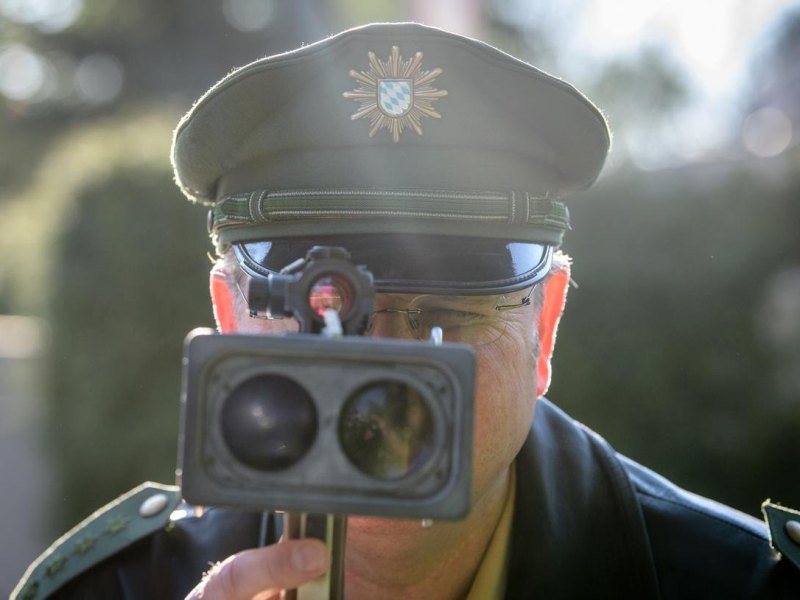 Die Autobahnpolizei erwischte einen Raser in Thüringen. Er fuhr so schnell, dass selbst die Polizisten staunten. (Symbolbild)