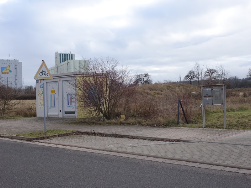 In Sichtweite zu den Kraftfutterwerken liegt das Grundstück, auf dem die Ahmadiyya-Gemeinde bauen möchte.