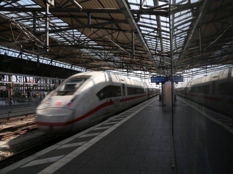 Deutsche-Bahn-Erfurt-Hbf.jpg