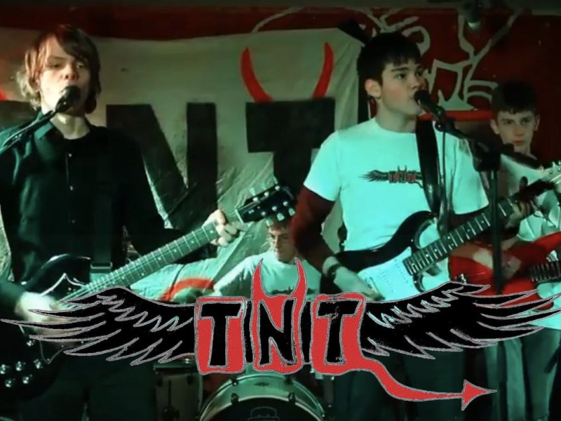 Die Jenaer Band TNT bei einem Auftritt