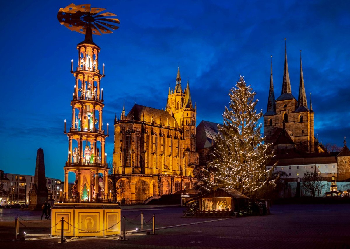 Erfurt Domplatz Weihnachtsbaum.jpg