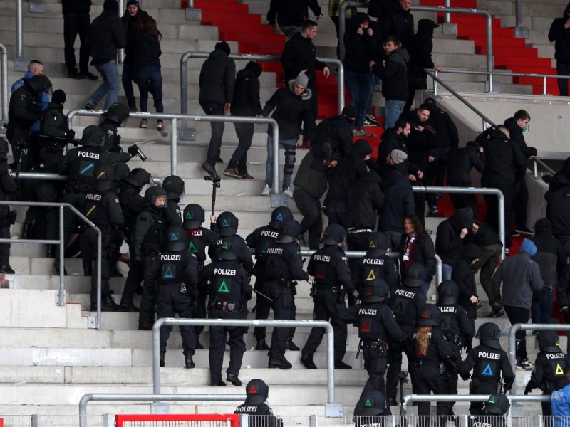 Fan-Ausschreitungen im Steigerwaldstadion in Erfurt