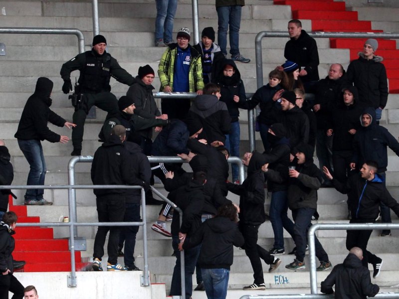 Fan-Ausschreitungen im Steigerwaldstadion in Erfurt