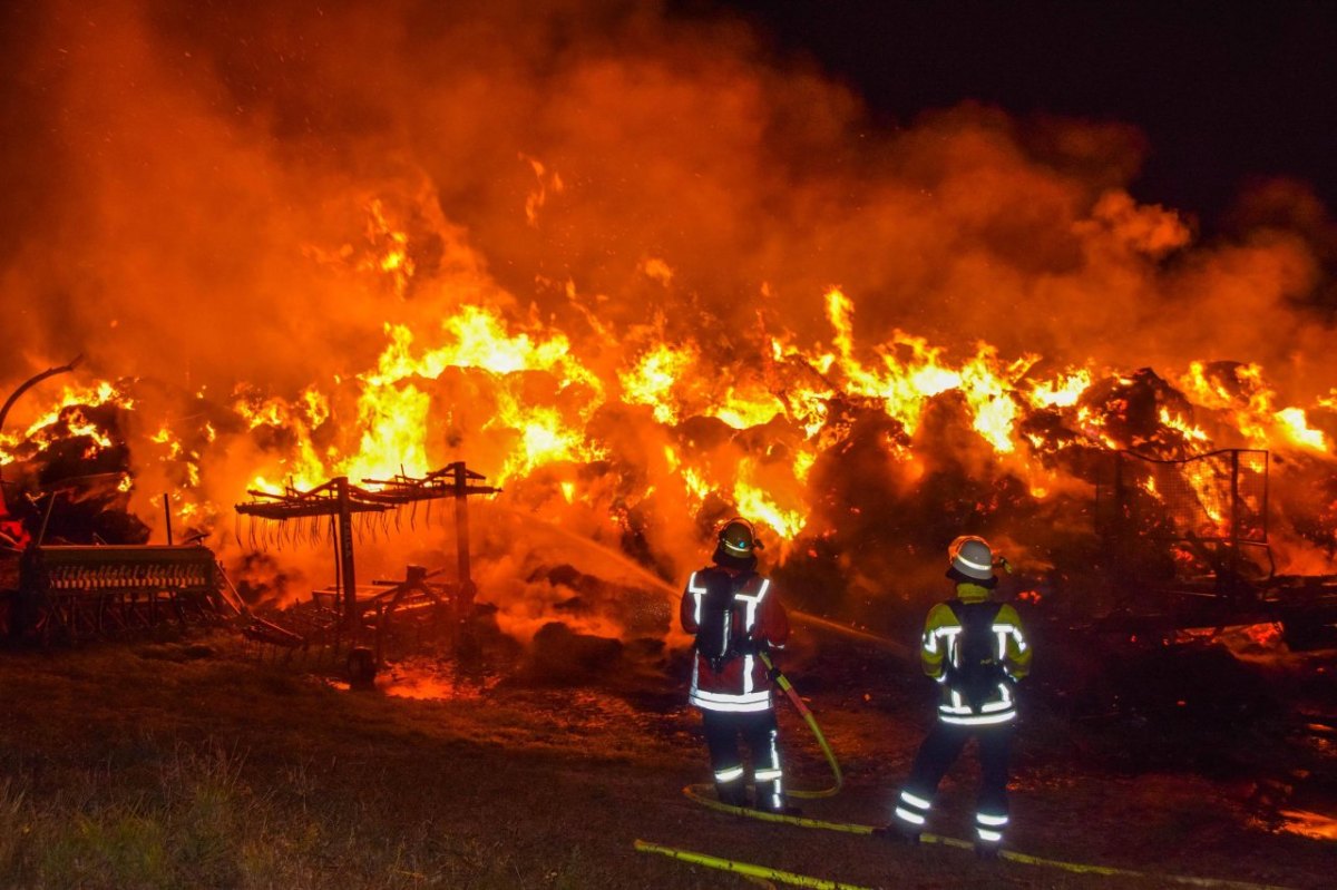 Feuer Feuerwehr Brand Flammen Hausbrand Vollbrand