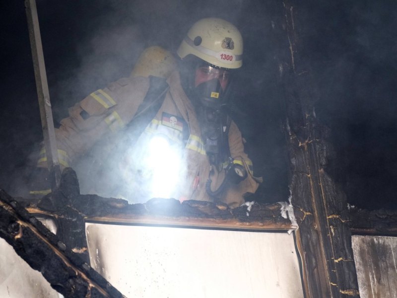Feuer Feuerwehrmann Rauch Qualm