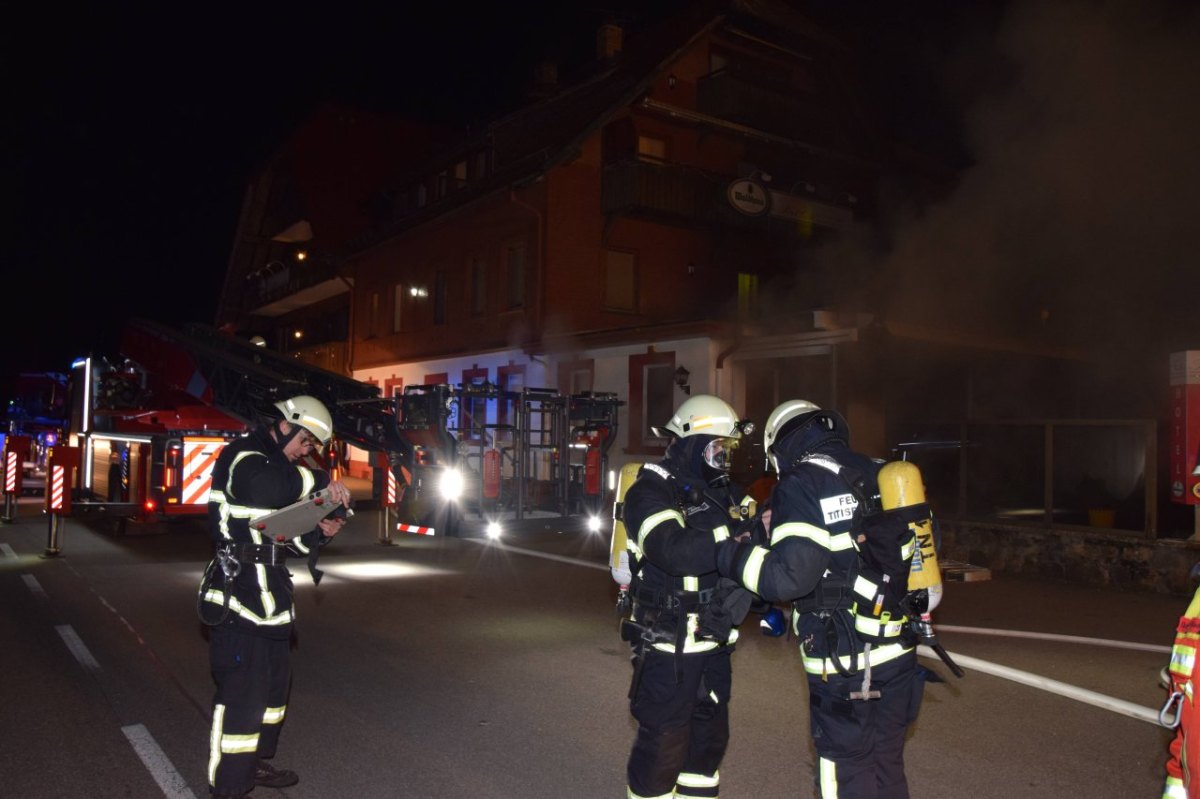 Feuerwehr evakuiert Gebäude