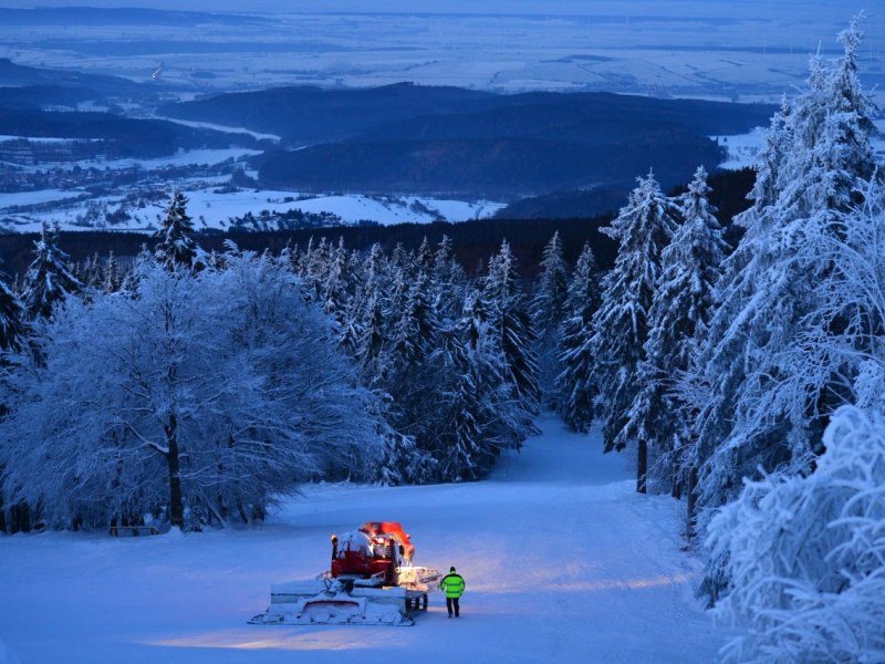 Großer Inselsberg. Ski. Winter. Pistenraupe, Tabarz