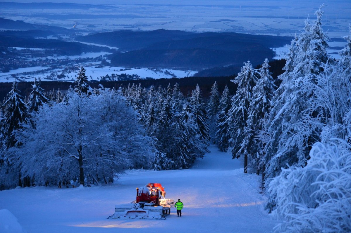 Großer Inselsberg. Ski. Winter. Pistenraupe, Tabarz