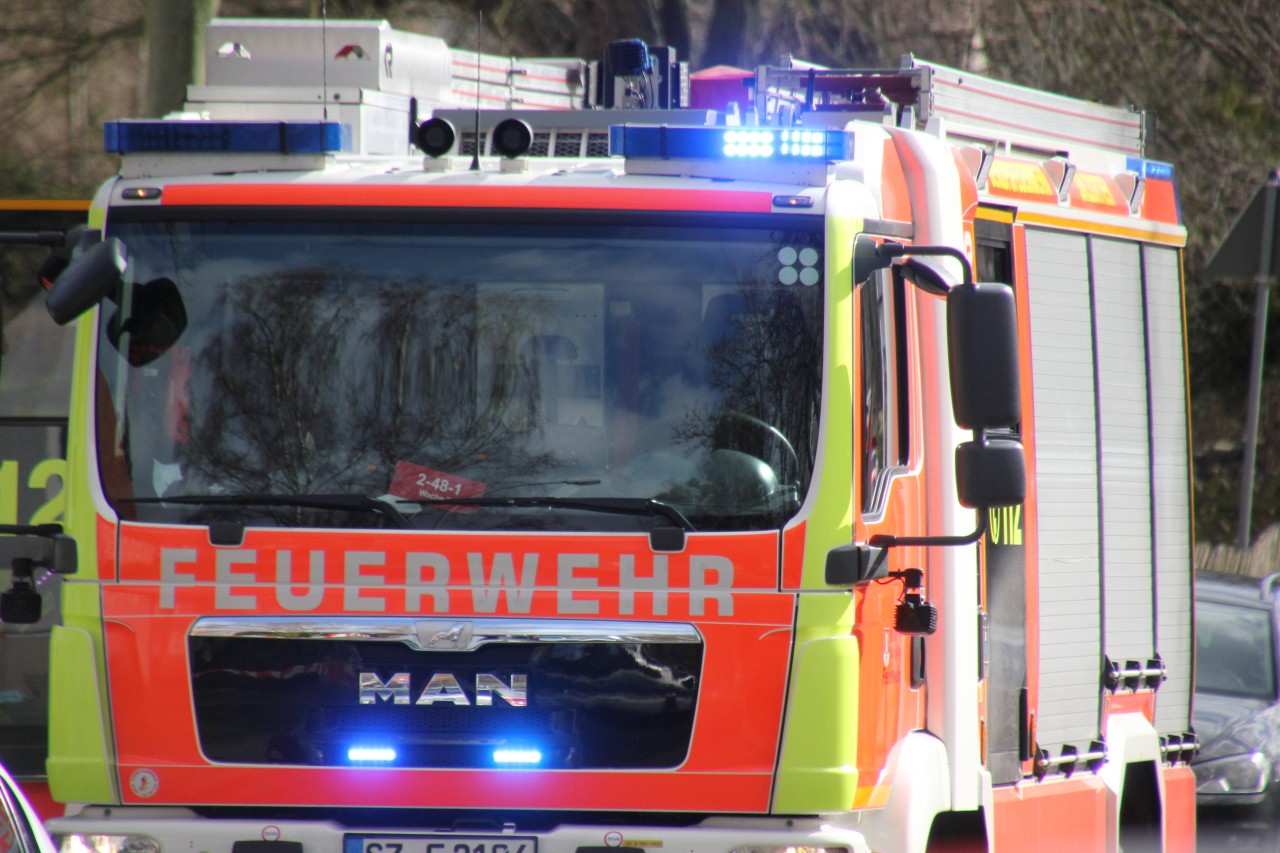 Die Polizei rief die Feuerwehr Jena zur Hilfe. (Symbolbild)