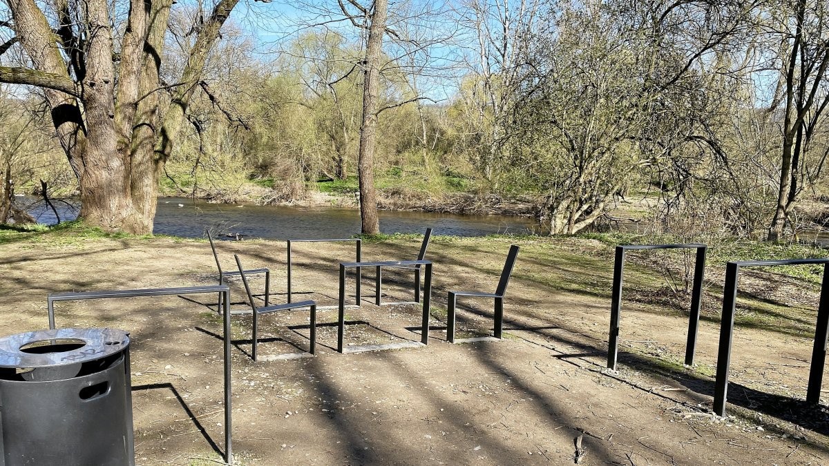 An der neu gestalteten Picknickstelle in Jena wurden einfach die Sitzauflagen abmontiert. 