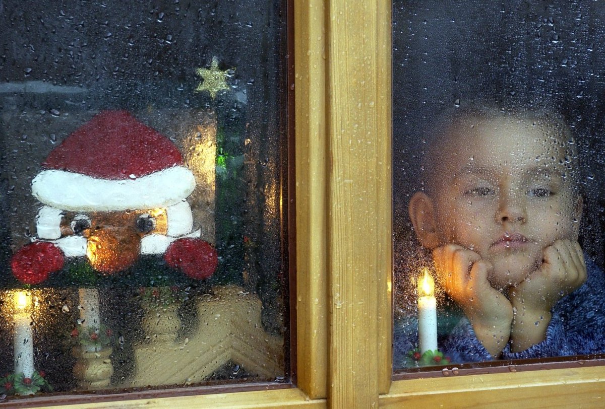 Kind wartet auf Weihnachtsmann Thüringen Post.jpg