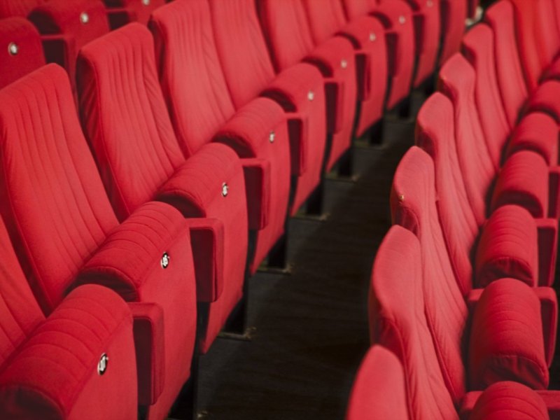 Kino-sitze-jena.jpg