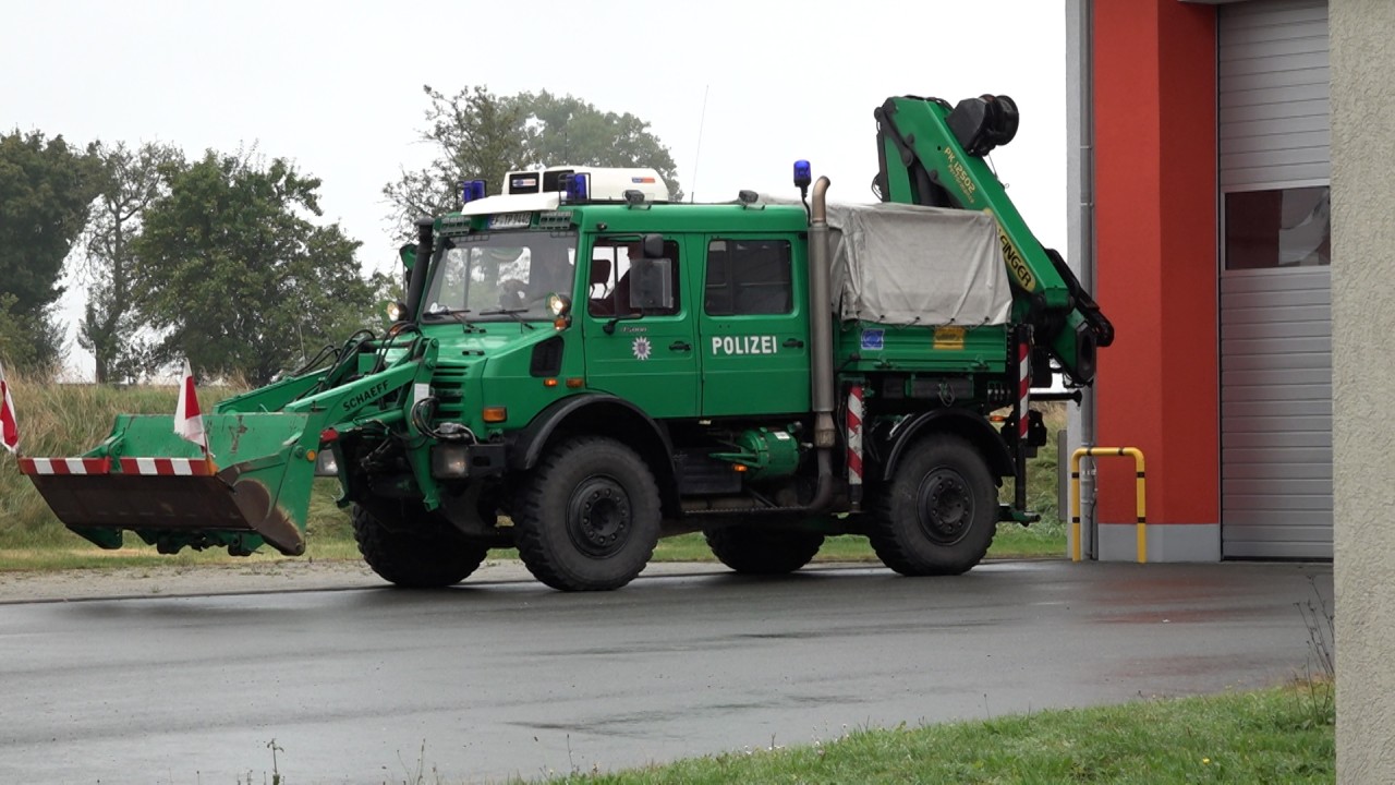 Die Polizei hat mit einem Großaufgebot das landwirtschaftliche Anwesen durchsucht. 