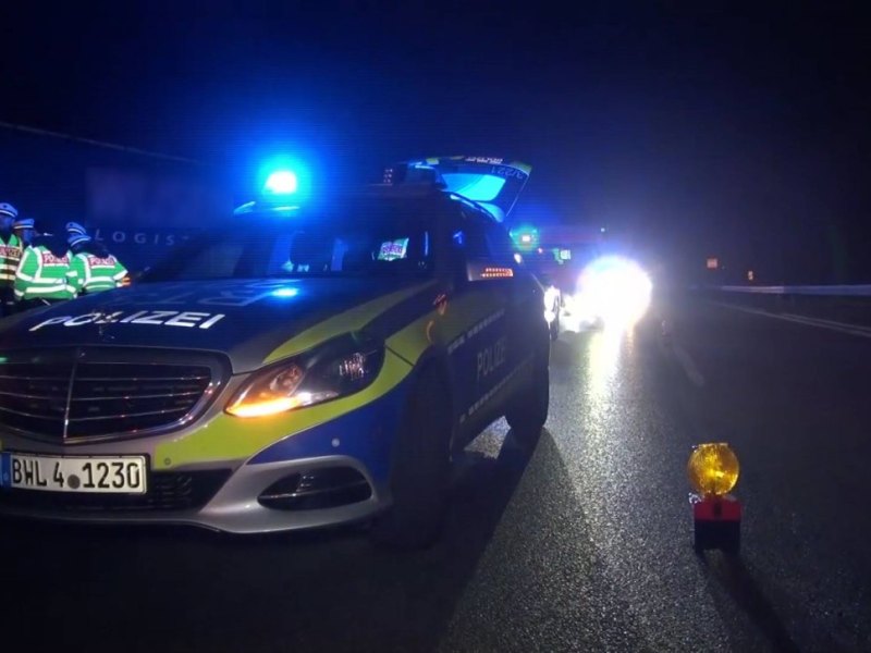 Polizei Unfall nachts Verfolgungsjagd.