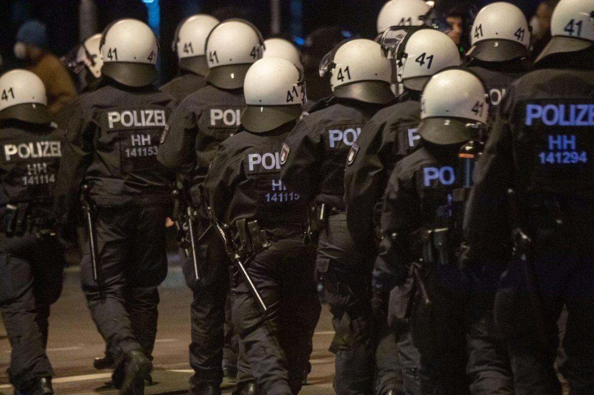 Polizisten Corona Demo