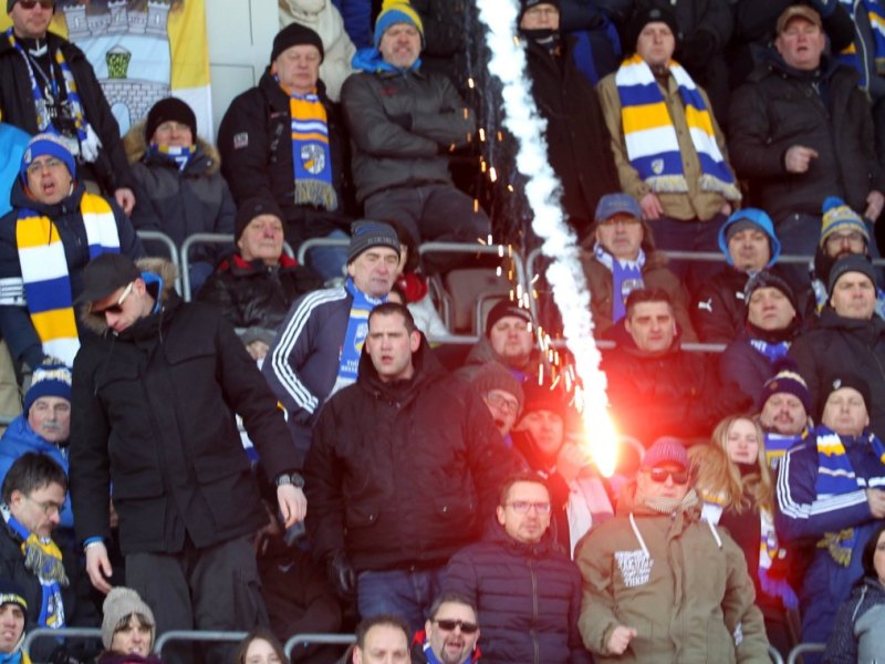 Pyrotechnik beim Fußball Jena gegen Erfurt