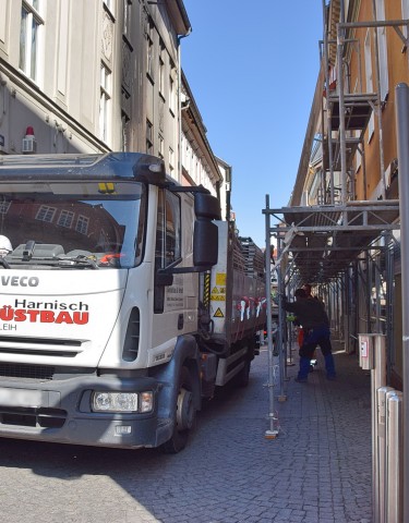 In der Querstraße wird nach dem Brand ein Fußgängertunnel aufgebaut. Er wird etwa 35 Meter lang sein. 