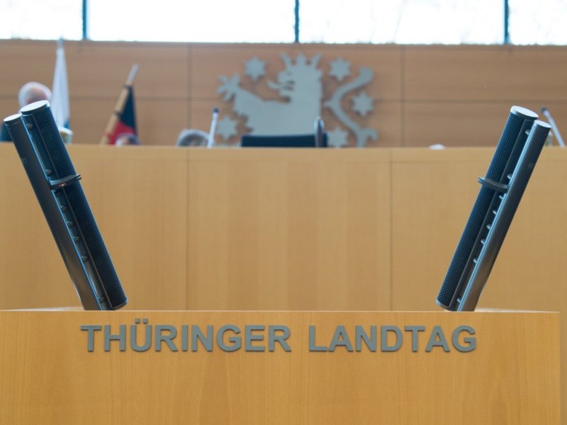 Rednerpult im Thüringer Landtag