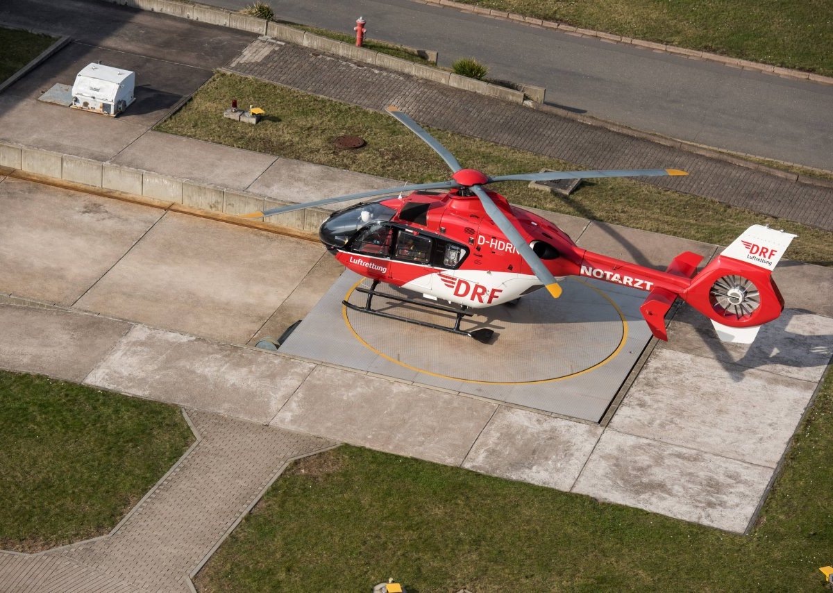 Rettungshubschrauber Christoph 37 Südharz Klinikum Nordhausen Stützpunkt Blaulicht Symbol Symbolfoto Symbolbild Helikopter Hubschrauber Landeplatz