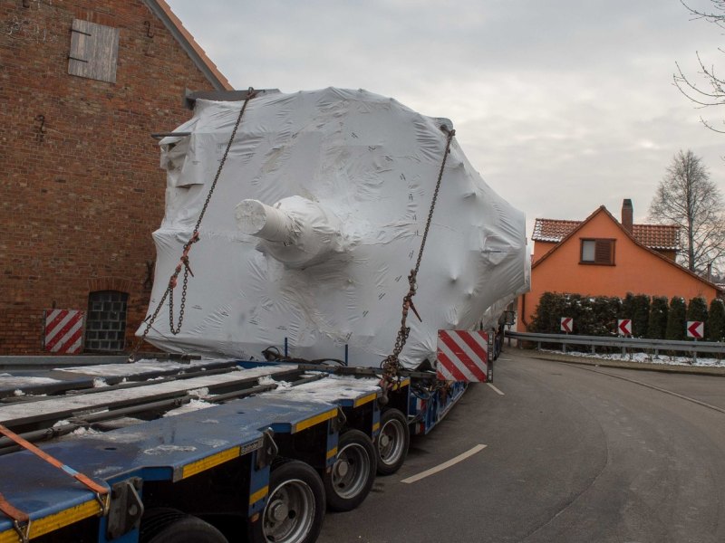 Schwerlasttransport_steckt_in_Andisleben (2).jpg