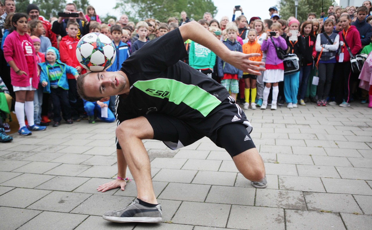 Bei der Sparkassen Fairplay Soccer Tour steht der Spaß am Fußball und der faire Umgang miteinander im Mittelpunkt.