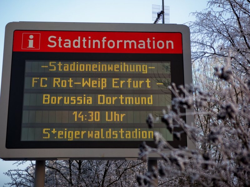 Stadioneinweihung Rot-Weiß Erfurt und Borussia Dortmund