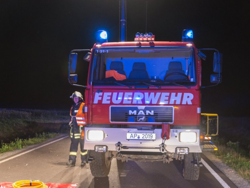 Symbolfoto_Blaulicht_Feuerwehr_Nachteinsatz.jpg