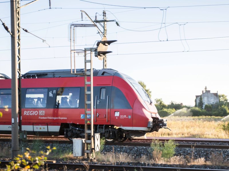 Thüringen Zug Deutsche Bahn.jpg