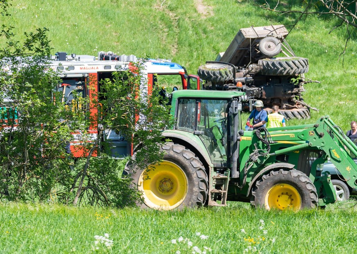 Traktor bei Magdala umgekippt