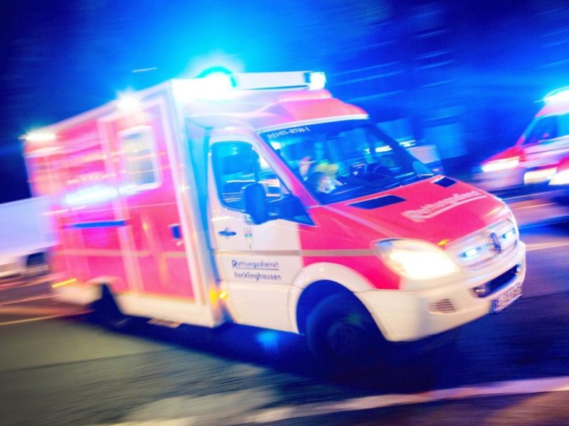 In Thüringen kam es am Montagmorgen (13. November) zu einem tragischen Verkehrsunfall. Ein Fehler kostete eine Frau das Leben. (Symbolbild)