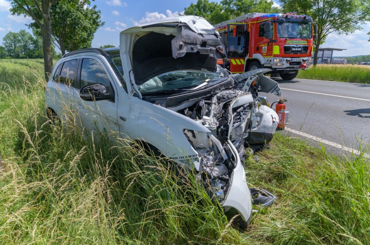 Unfall B87 Apolda Rödigsdorf (1).jpg