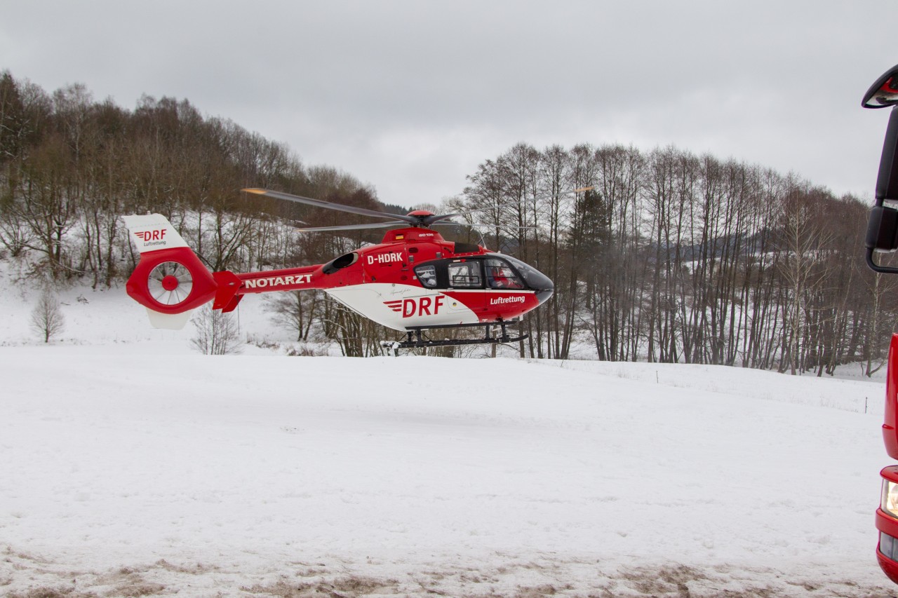 Ein Rettungshubschrauber kam zum Unfallort. (Archivbild)