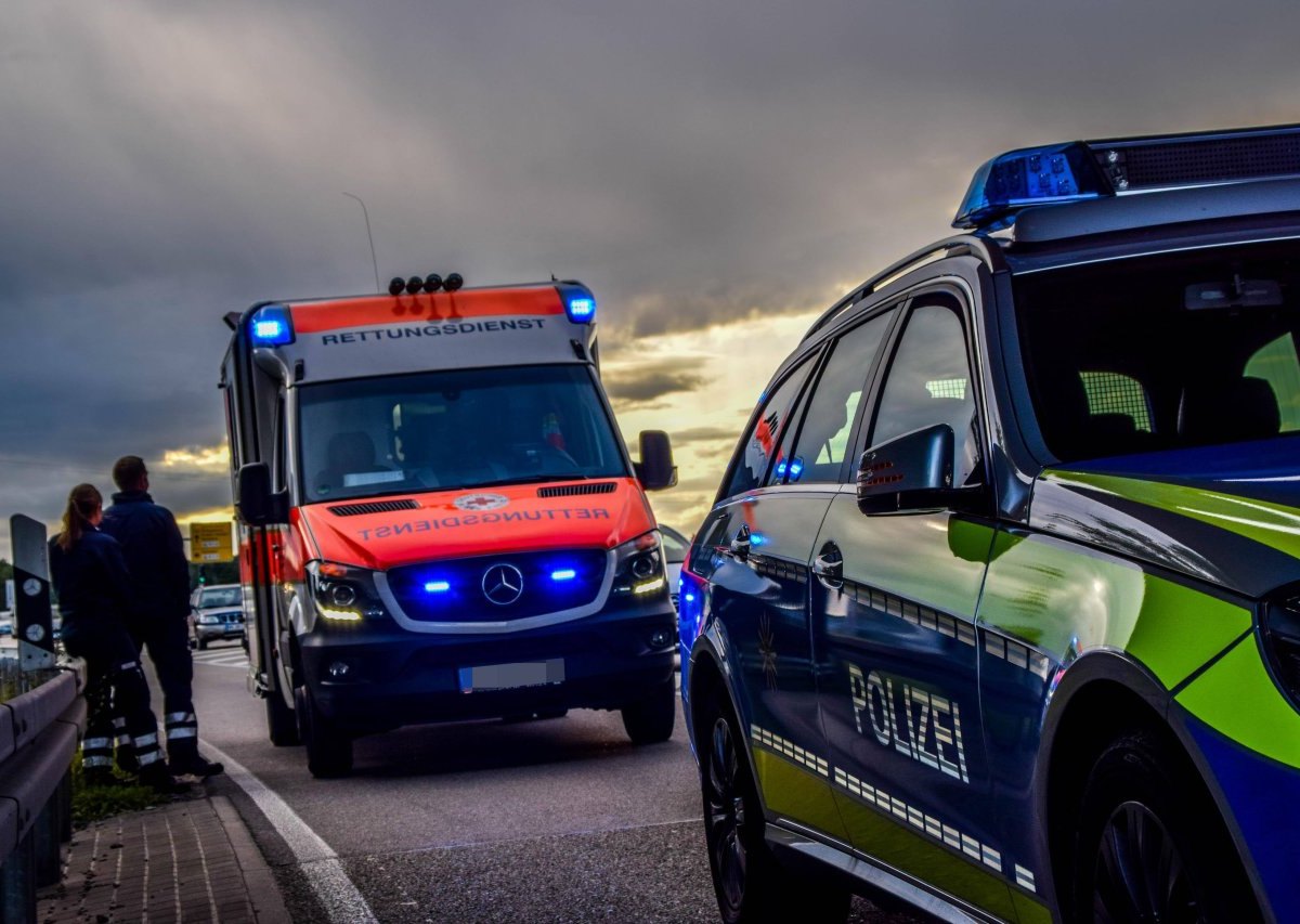 Unfall Polizei und Krankenwagen