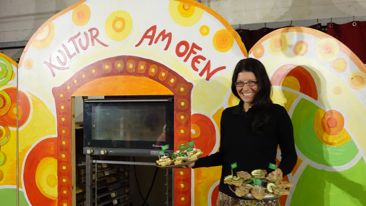 In der Öko-Kinderbackstube wird nicht nur gebacken - hier gibt es auch Kultur. Stephanie Kögel vom Thüringer Ökoherz präsentiert Produkte aus der Thüringer Biolandschaft.