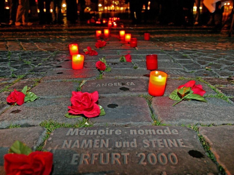 WeltAidstag Erfurt Domplatz, Gedenksteine.jpg