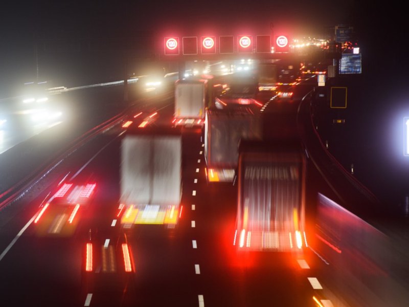 autobahn a2 dunkel abend nacht lehrte