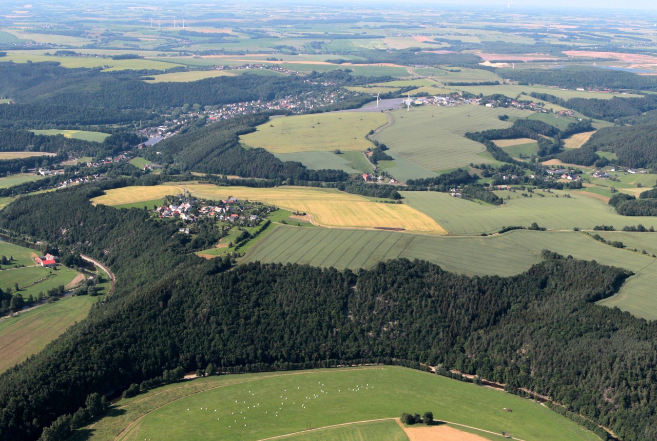 Stundenlang war ein Hubschrauber über Berga im Einsatz. (Archivbild)