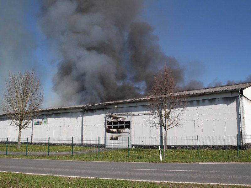 breitenworbis lagerhalle brennt brand thüringen