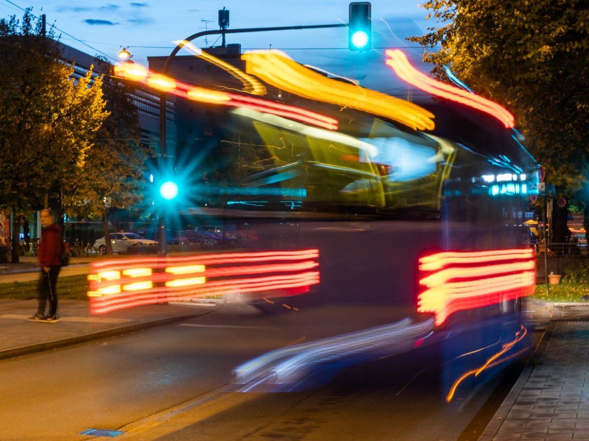 bus erfurt dunkelheit abend