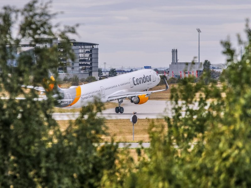 condor flughafen halle leipzig