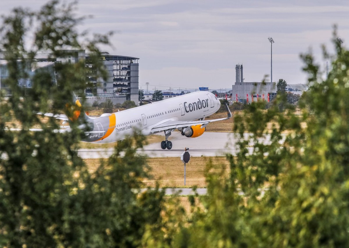 condor flughafen halle leipzig