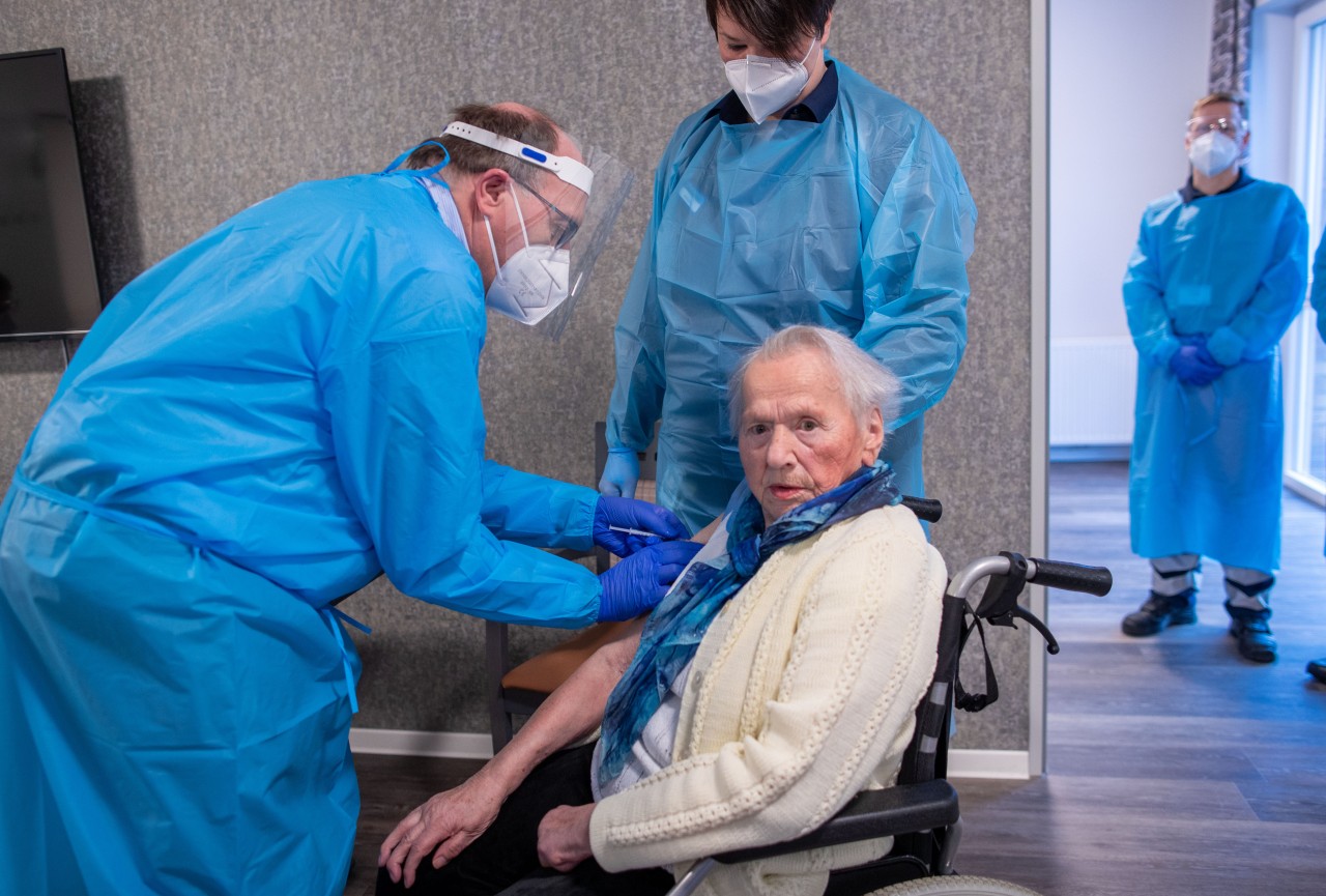 Corona in Thüringen: Über 80-Jährige sowie Mitarbeiter von Krankenhäusern und Pflegeeinrichtungen haben „Höchste Priorität“ bei der Impfung. (Symbolbild)