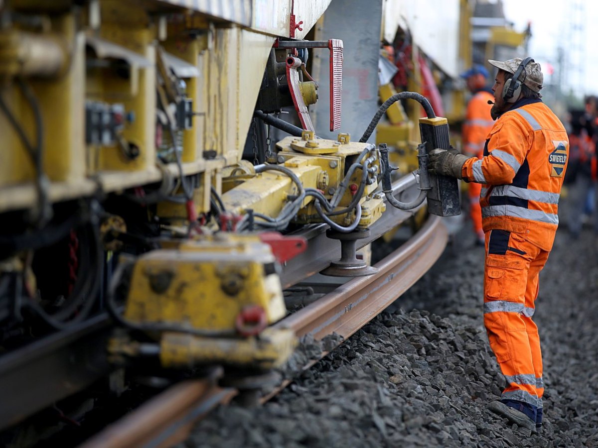 deutsche bahn baustelle bauarbeiten bauarbeiter sperrung