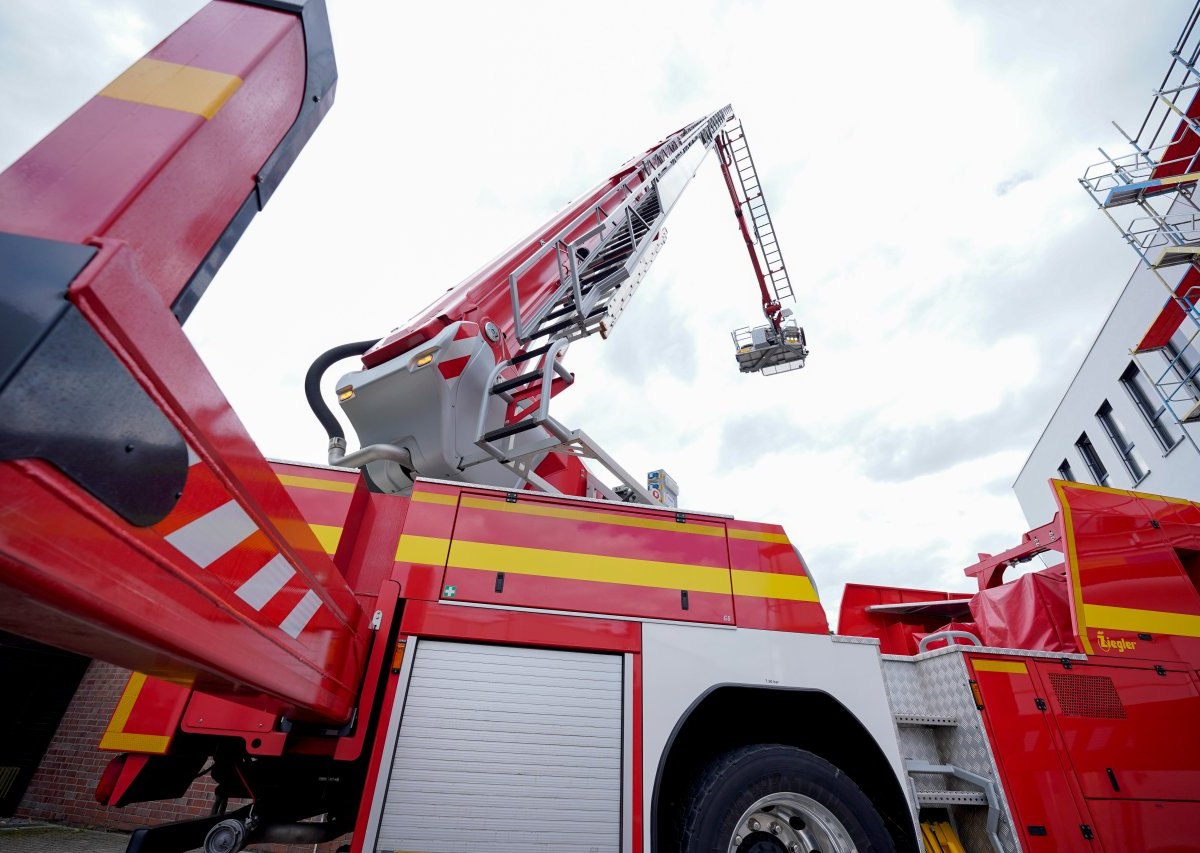 drehleiter feuerwehr jena junge dach