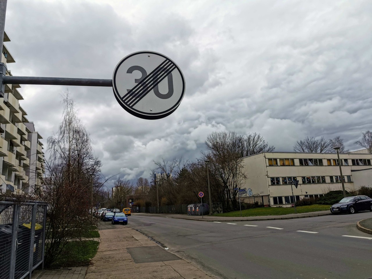 Erfurt: Das Schild bereitet Martin Teichert große Sorgen.