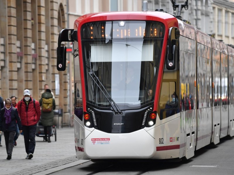 erfurt straßenbahn.jpg